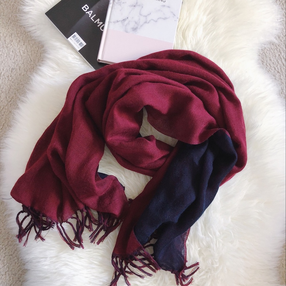 Reversible wool scarf from MUJI in red and navy